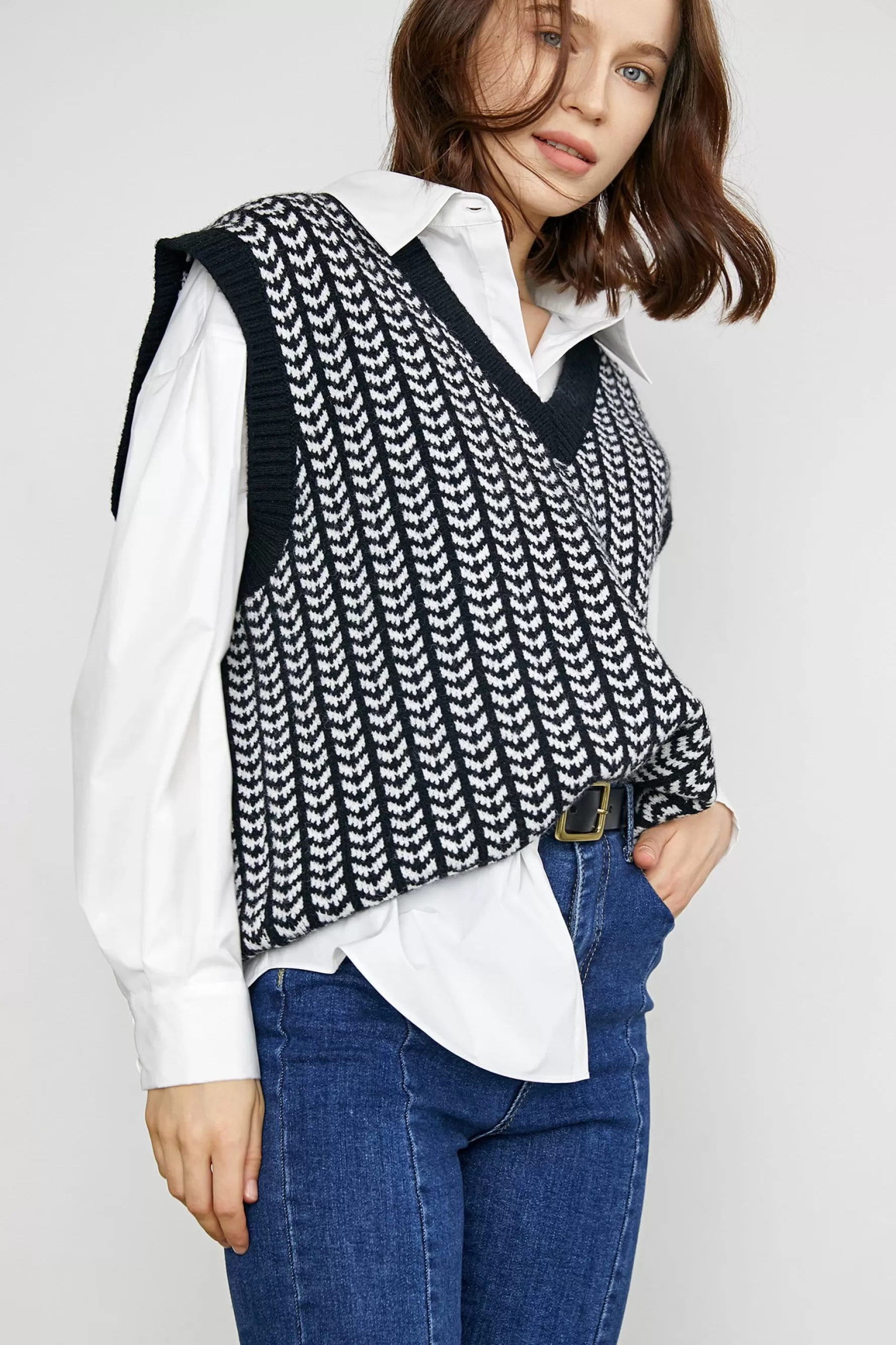 Jingus Aurelius V-Neck Sweater Vest-J.ING