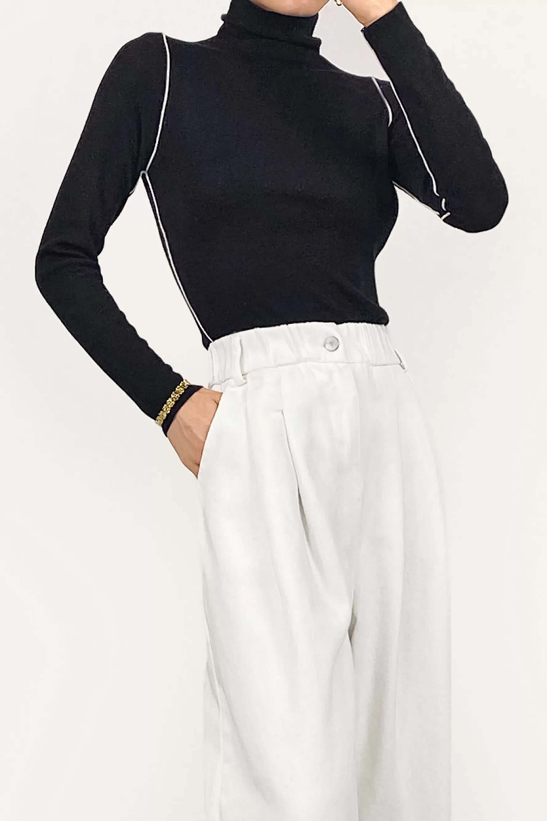 Jingus Cashmere-Blend Contrast Trim Turtleneck Sweater-J.ING