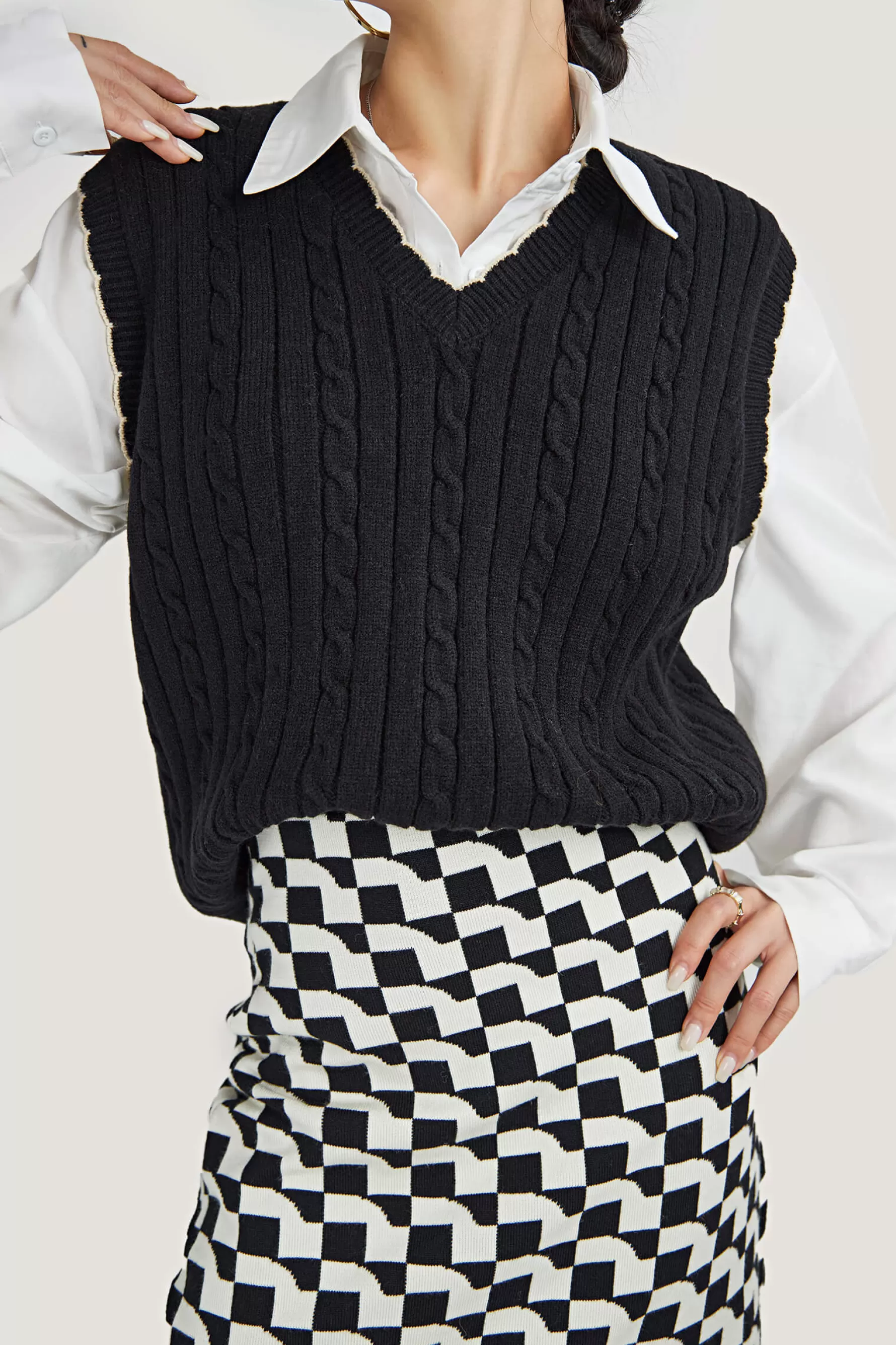 Jingus Cable Knit Contrast Strip Trimmed Sweater Vest-J.ING