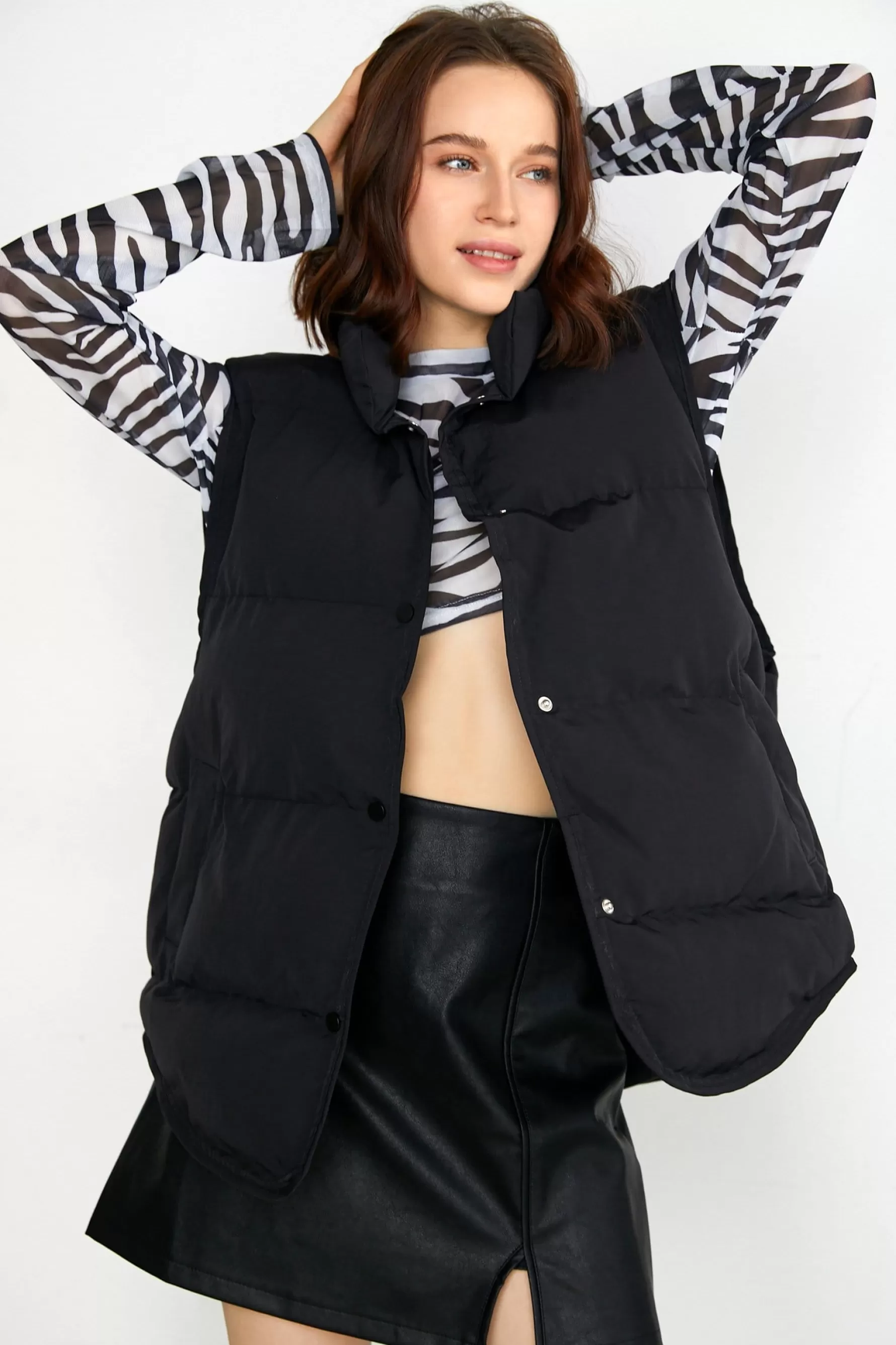 Jingus Nomi Stand Collar Puffer Vest-J.ING